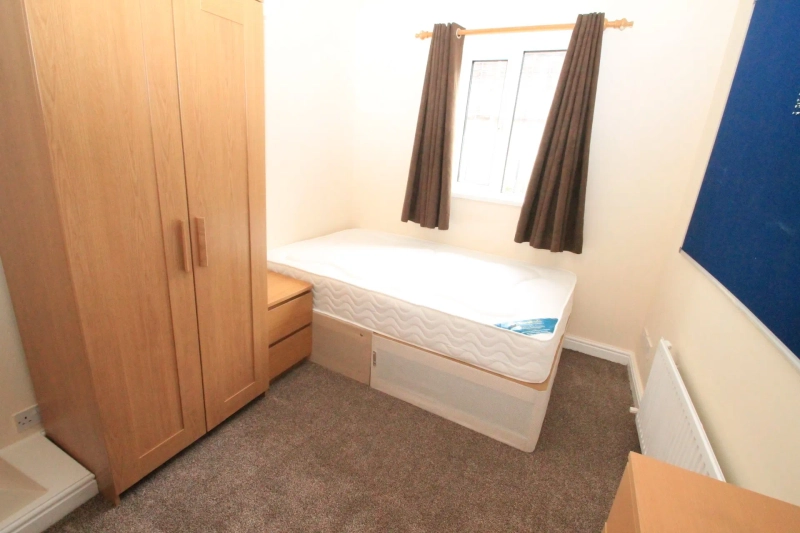 Victoria Terrace, LN1 1HZ - 4 Bed - Thumbnail 8